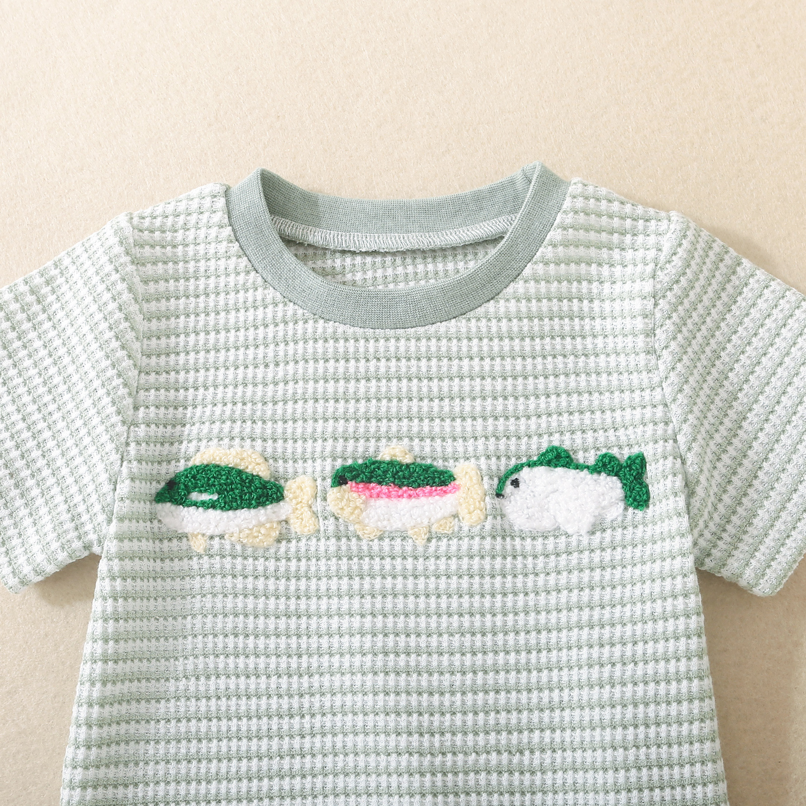 Baby Short-sleeve Top And Shorts Set photo 3