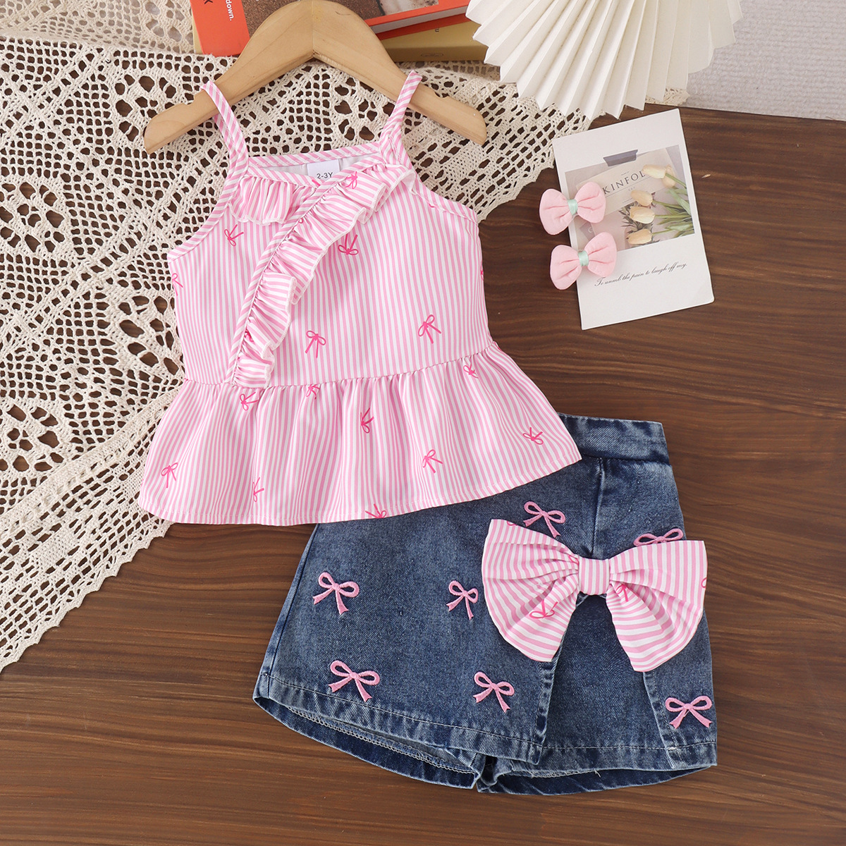 Sleeveless Multicolor Camisole Blue Shorts photo 4