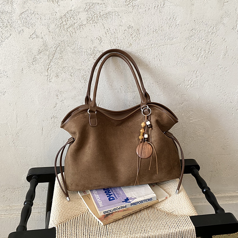Large-capacity Womens Shoulder Crossbody Bag And Commuter Underarm Bag For Fall And Winter photo 1