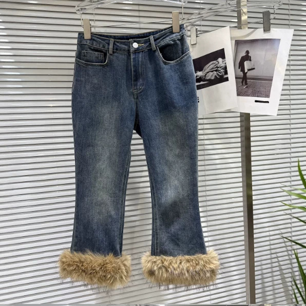 Womens Slim-fit Cropped Denim Capri Pants With Frayed Hems photo 1