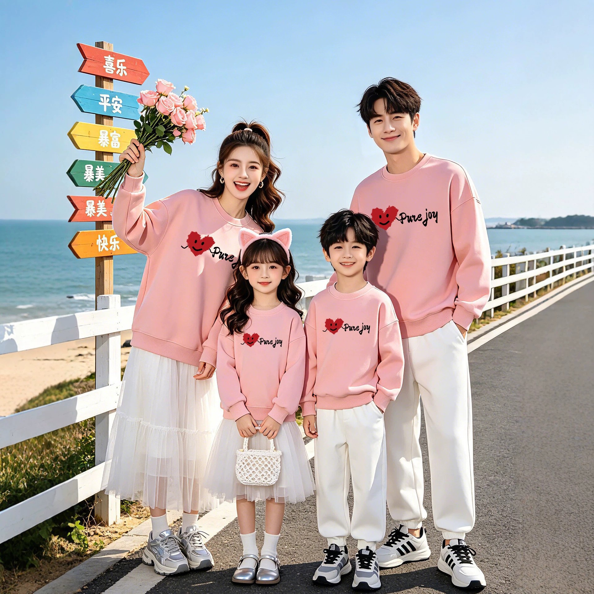 Sweatshirt With Heart And Smiley Print Family Matching Set photo 3