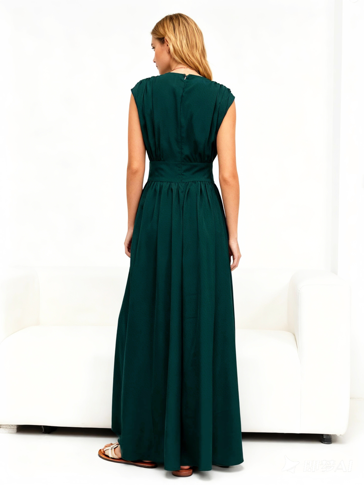 Fashionable Womens Sleeveless Waist-cinching Dress photo 2
