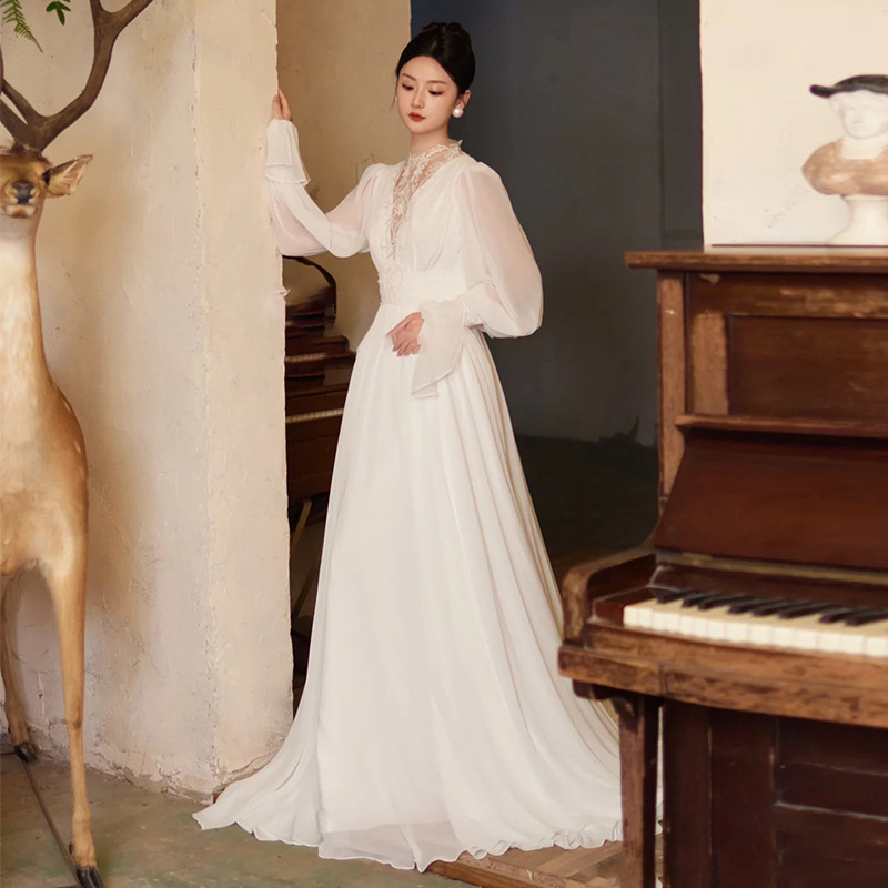 French-style Vintage Lace Stand-collar Light Wedding Dress With Puff Sleeves photo 5