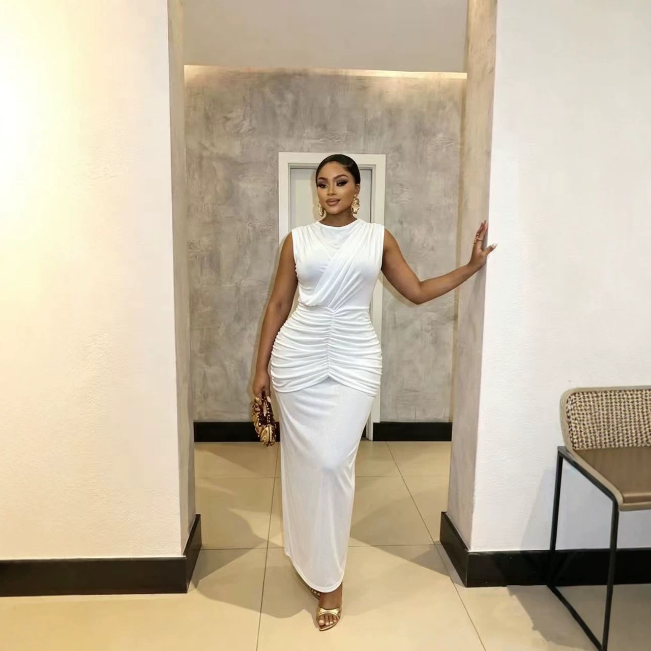 Women's Sleeveless Round-neck Bodycon Dress photo 2