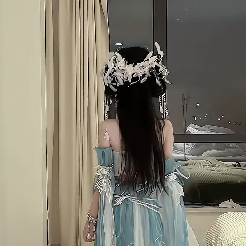 Mermaid Headpiece And Hair Accessory Set photo 3