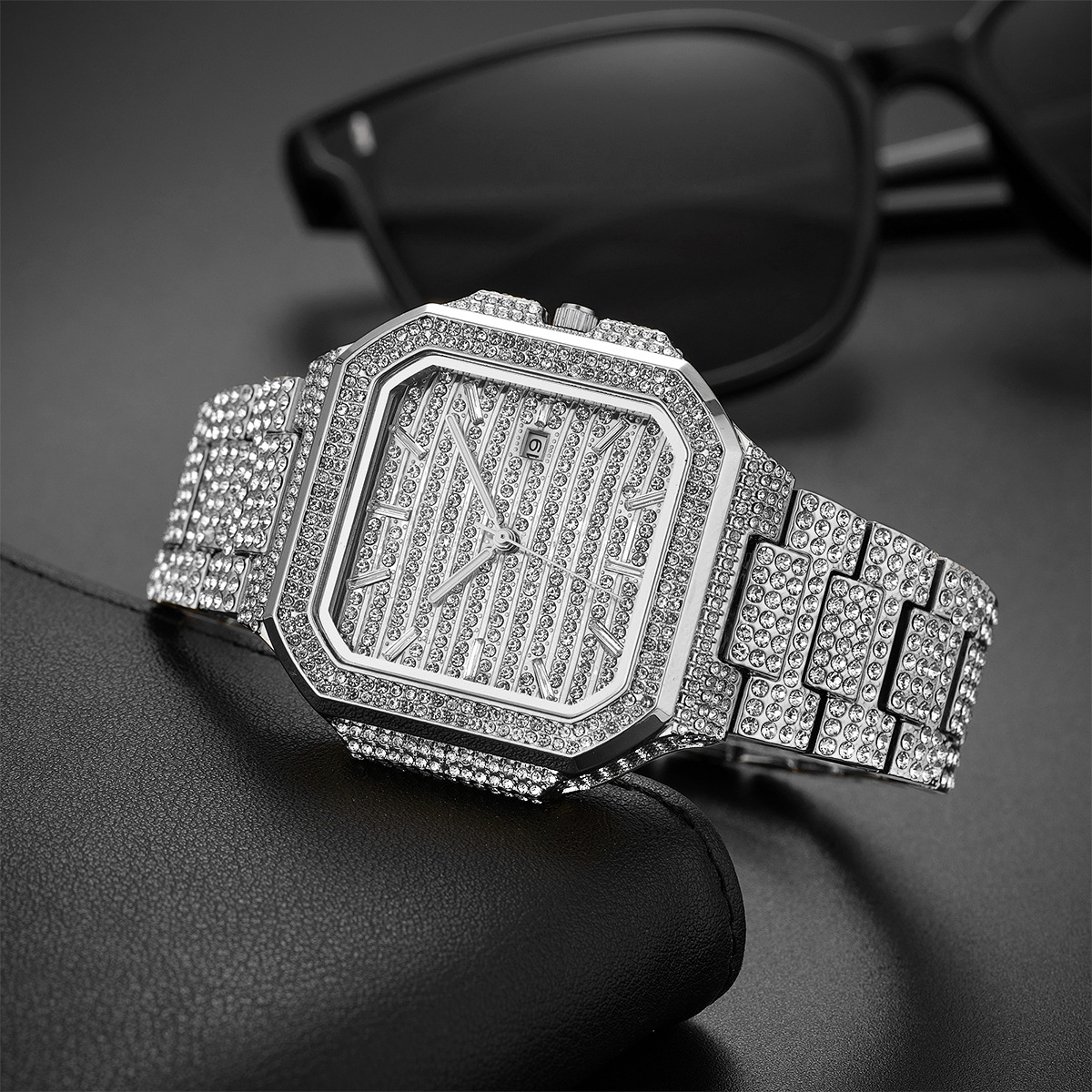 Mens Fashionable Square Diamond-Encrusted Quartz Watch photo 7