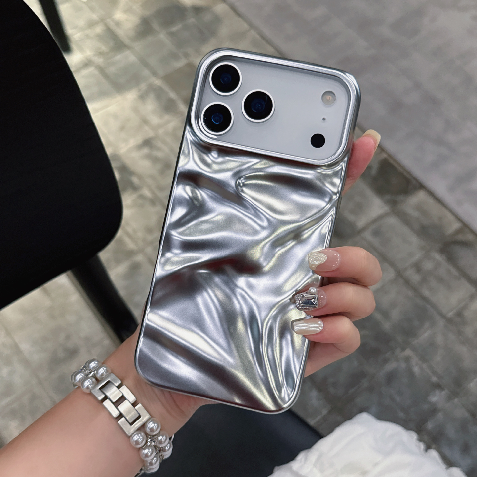 Matte Electroplated Silver Pleated Phone Case photo 3