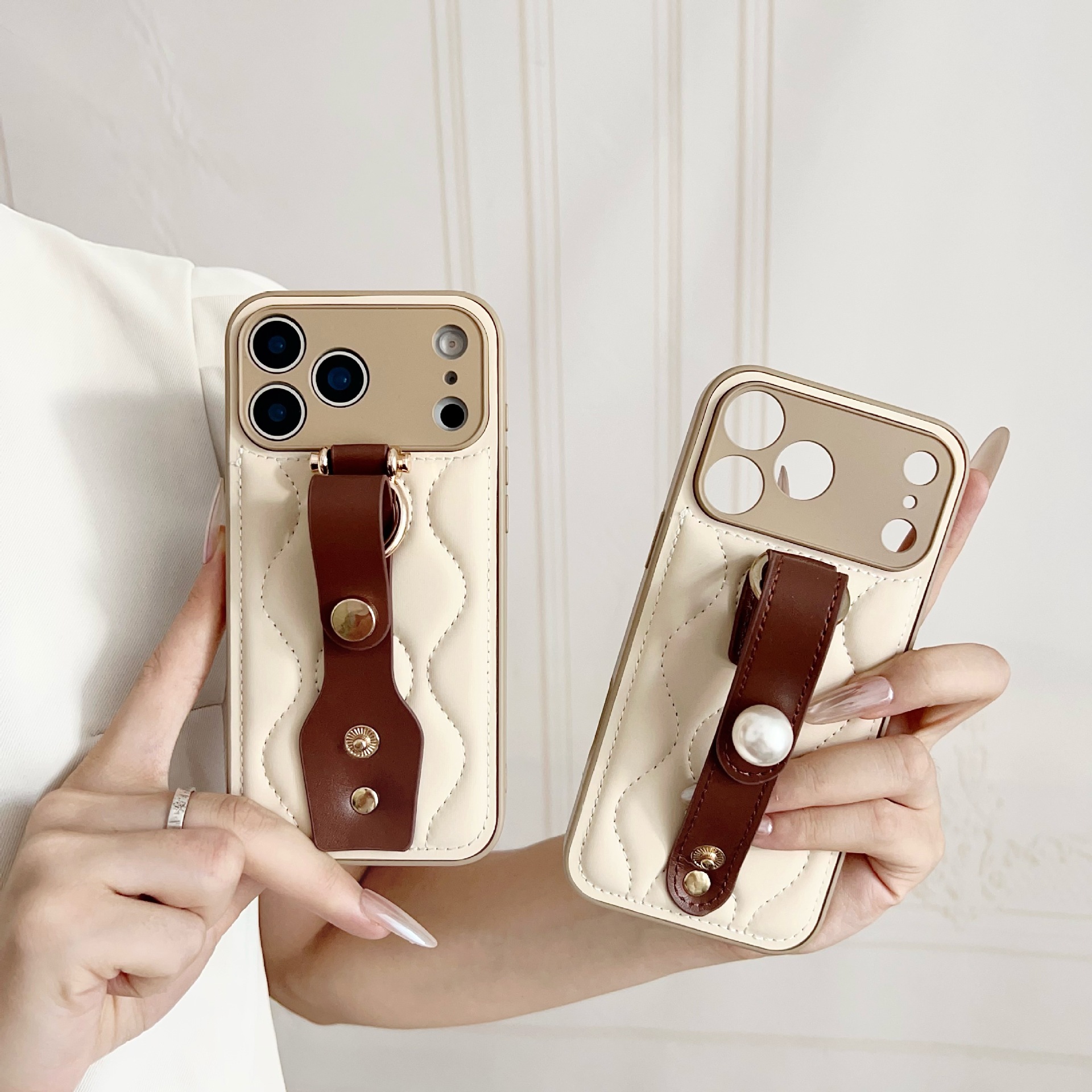 Sophisticated Coffee-colored Pearl-bracelet Phone Case photo 6