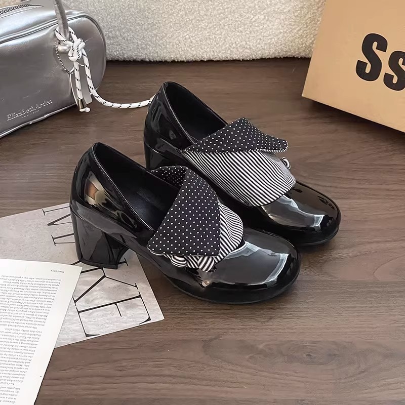Women's Black Retro British-Style High Heels photo 6