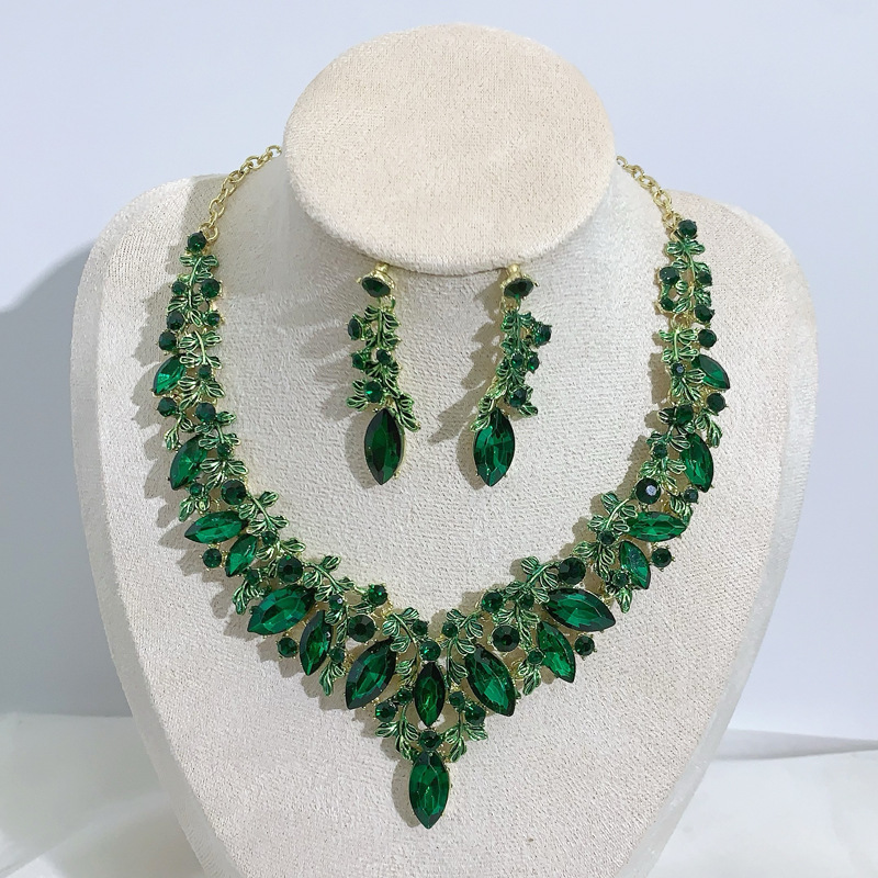 Luxury Rhinestone And Gemstone Necklace And Earring Set photo 6