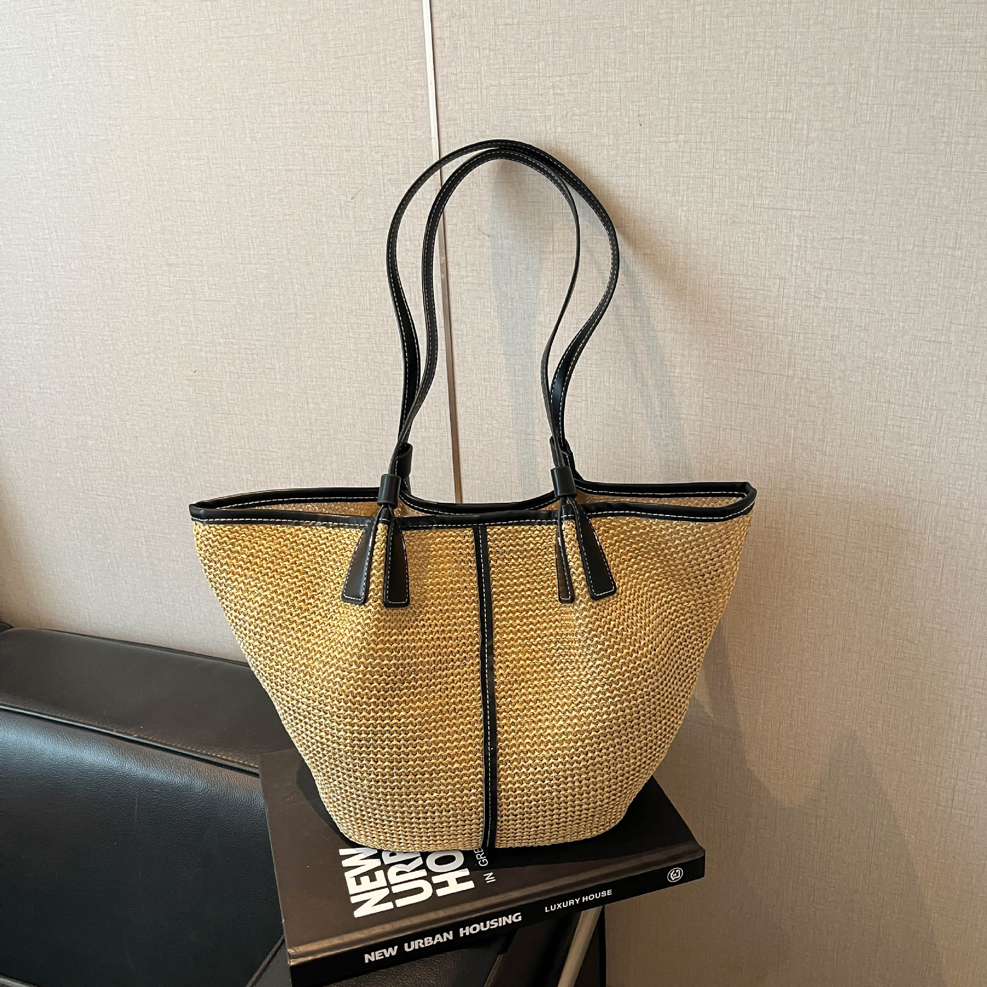 Large-capacity Relaxed Straw Woven Casual Tote Bag photo 4