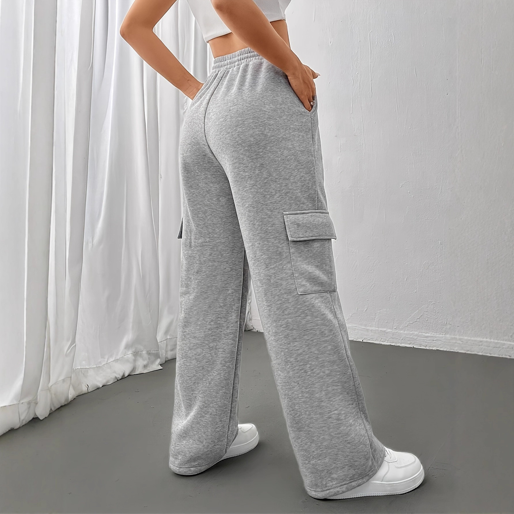 Relaxed-fit Cargo Sweatpants With Pockets Elastic Waistband And Drawstring photo 4