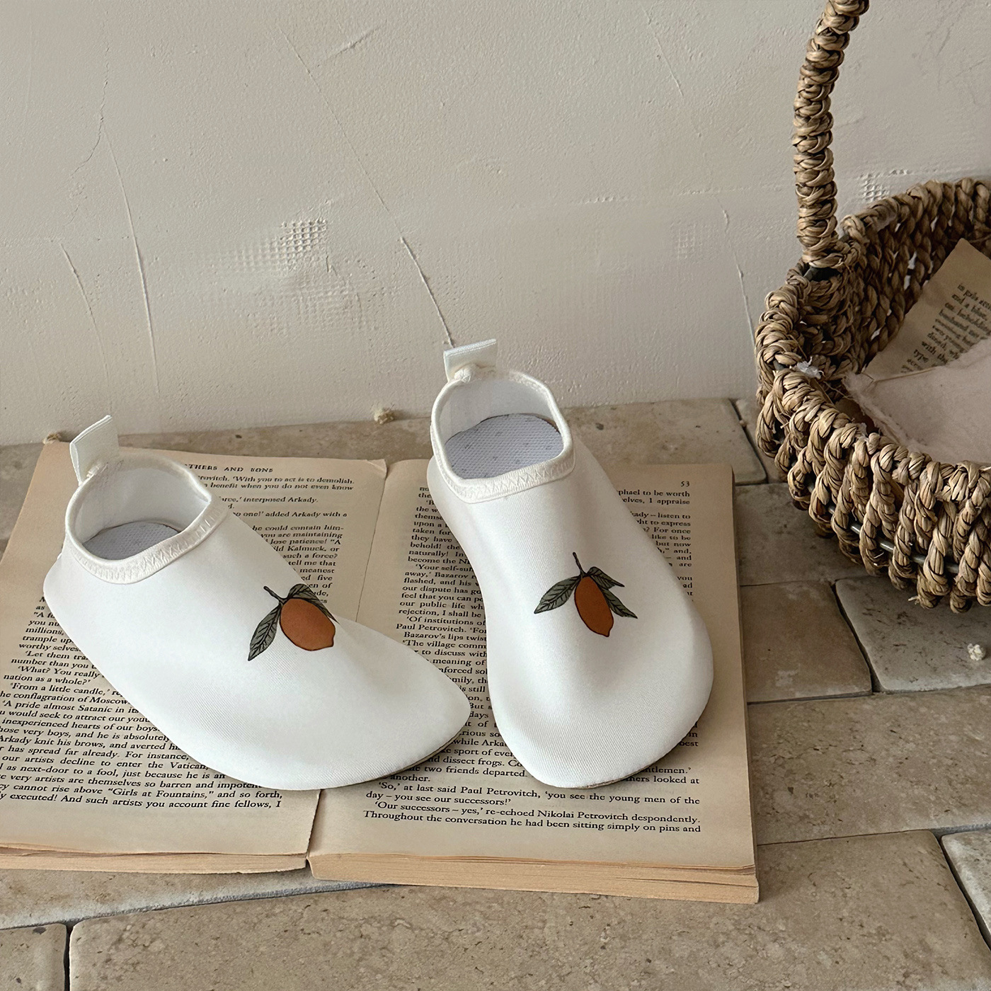 New Childrens Beach Shoes Non-slip For Water Parks photo 2