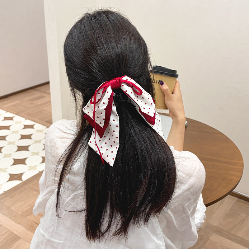 Little Girl's Princess-style Hair Clip With A Red Bow photo 1