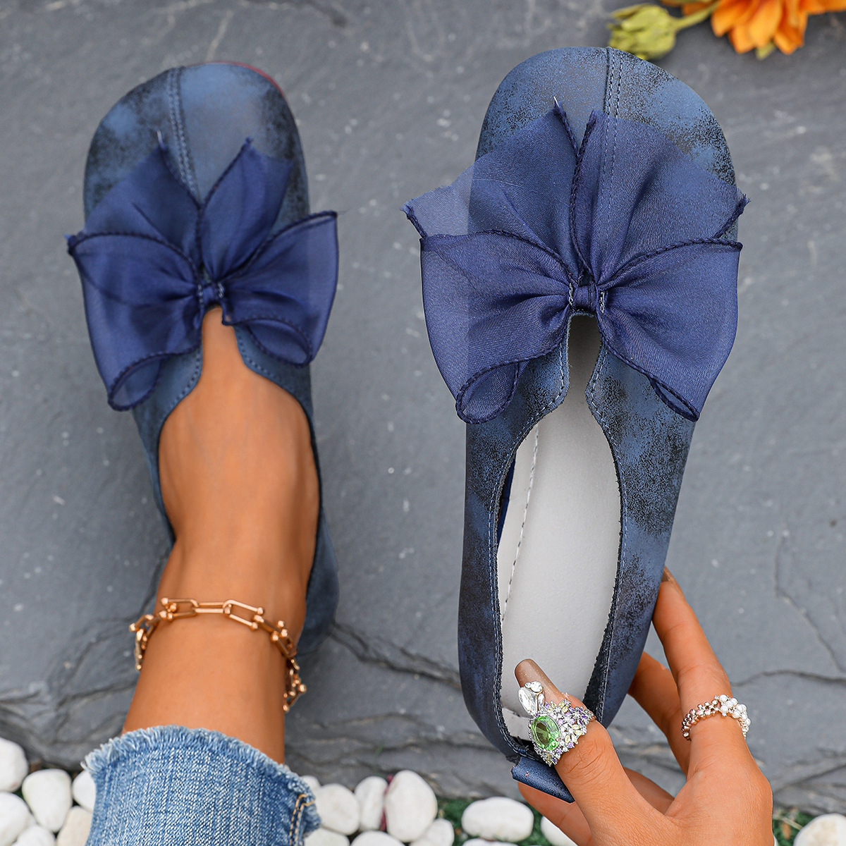 Women's Soft-soled Mary Jane Pumps With Bow Embellishment photo 2