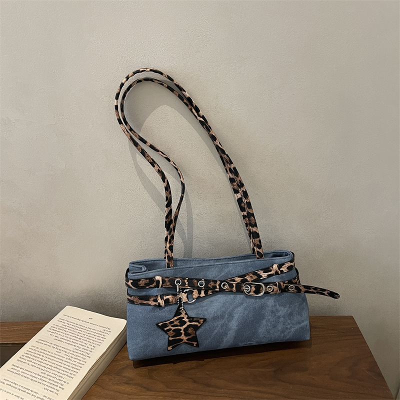 Fashionable And Minimalist Underarm Bag photo 5