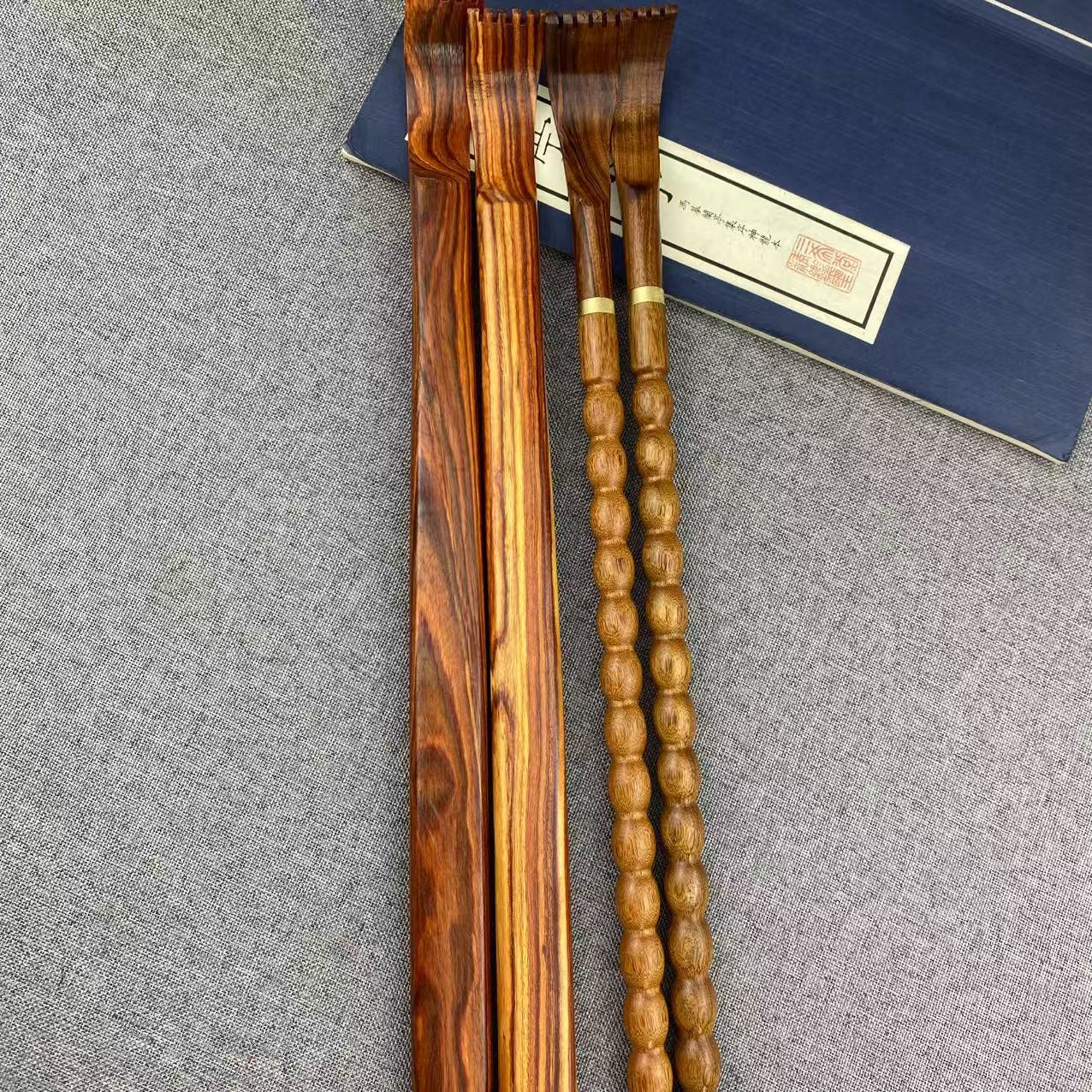 Small-leaf Red Sandalwood Back Scratcher photo 4