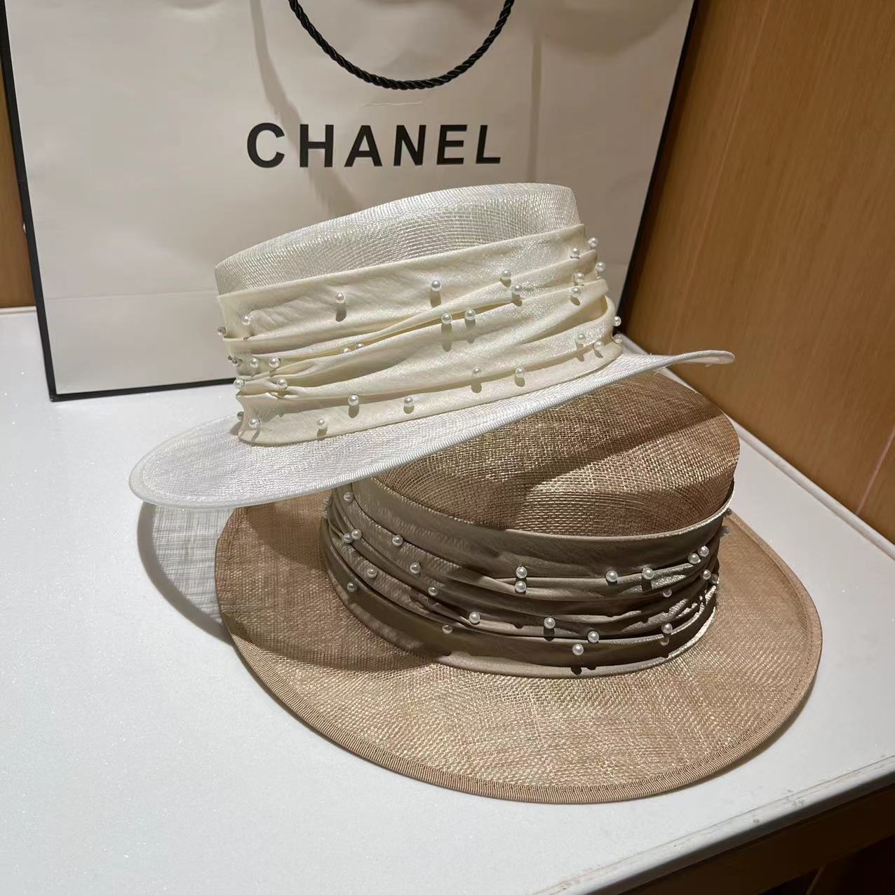 French Elegant Pearl Yarn Flat-top Cap photo 5