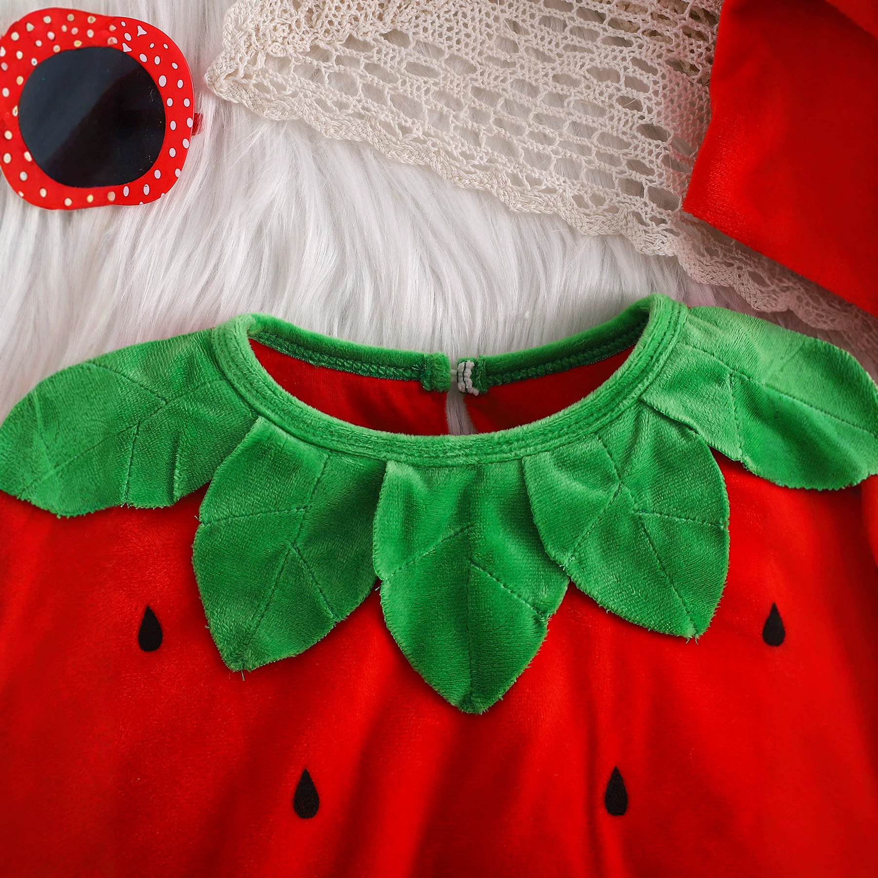 Babys Fallwinter Strawberry-themed Romper And Hat Two-piece Set photo 3
