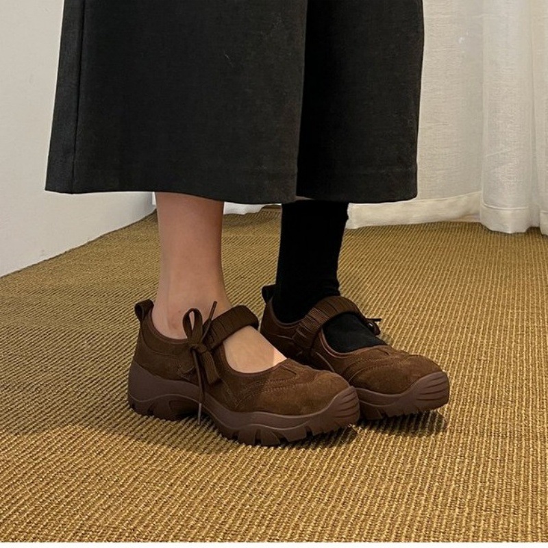 Women's Retro Bowtie Platform Pumps photo 3