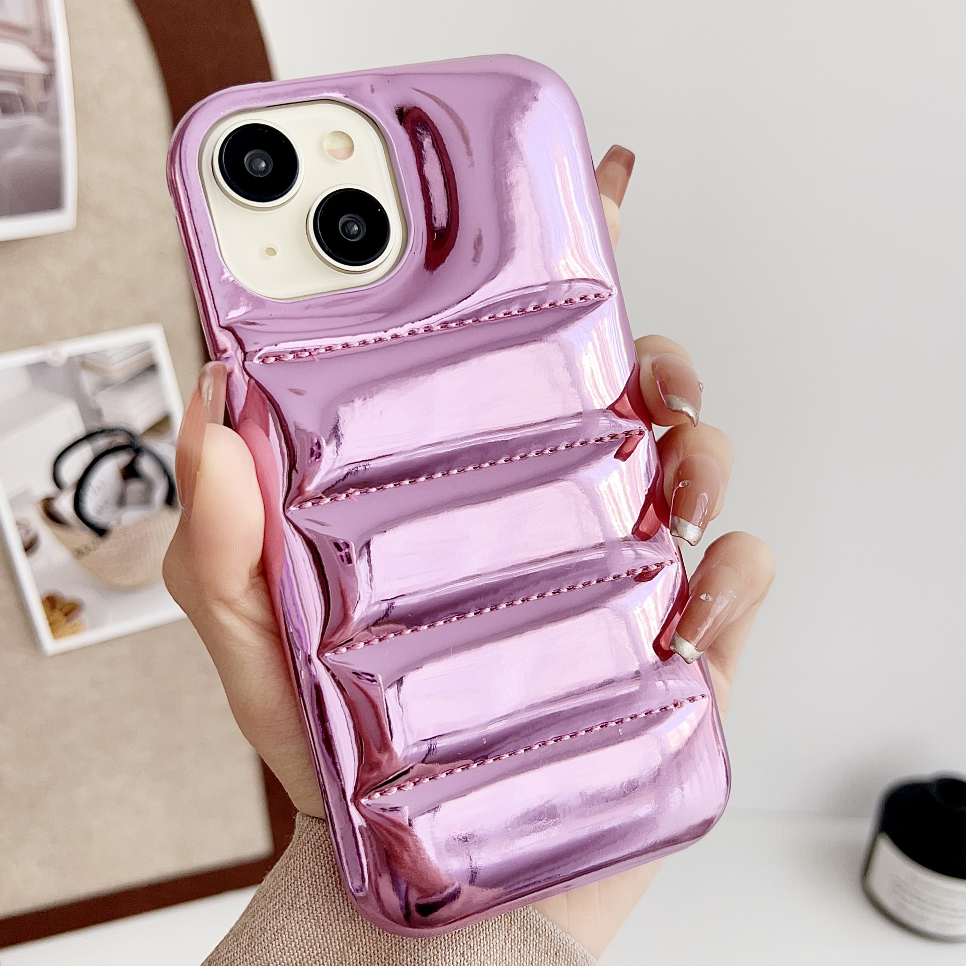Applicable 17pm Aurora Down Jacket Glossy High-End Laser Phone Case photo 2