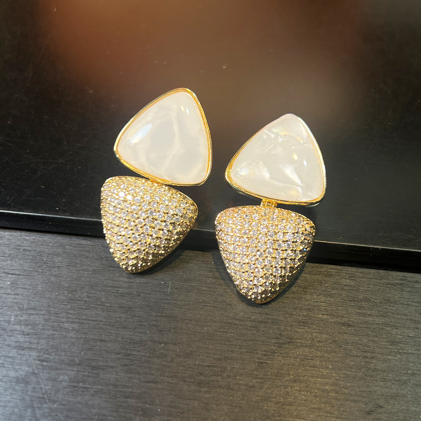 Natural White Shell Springsummer Geometric Minimalist Versatile Earrings photo 2