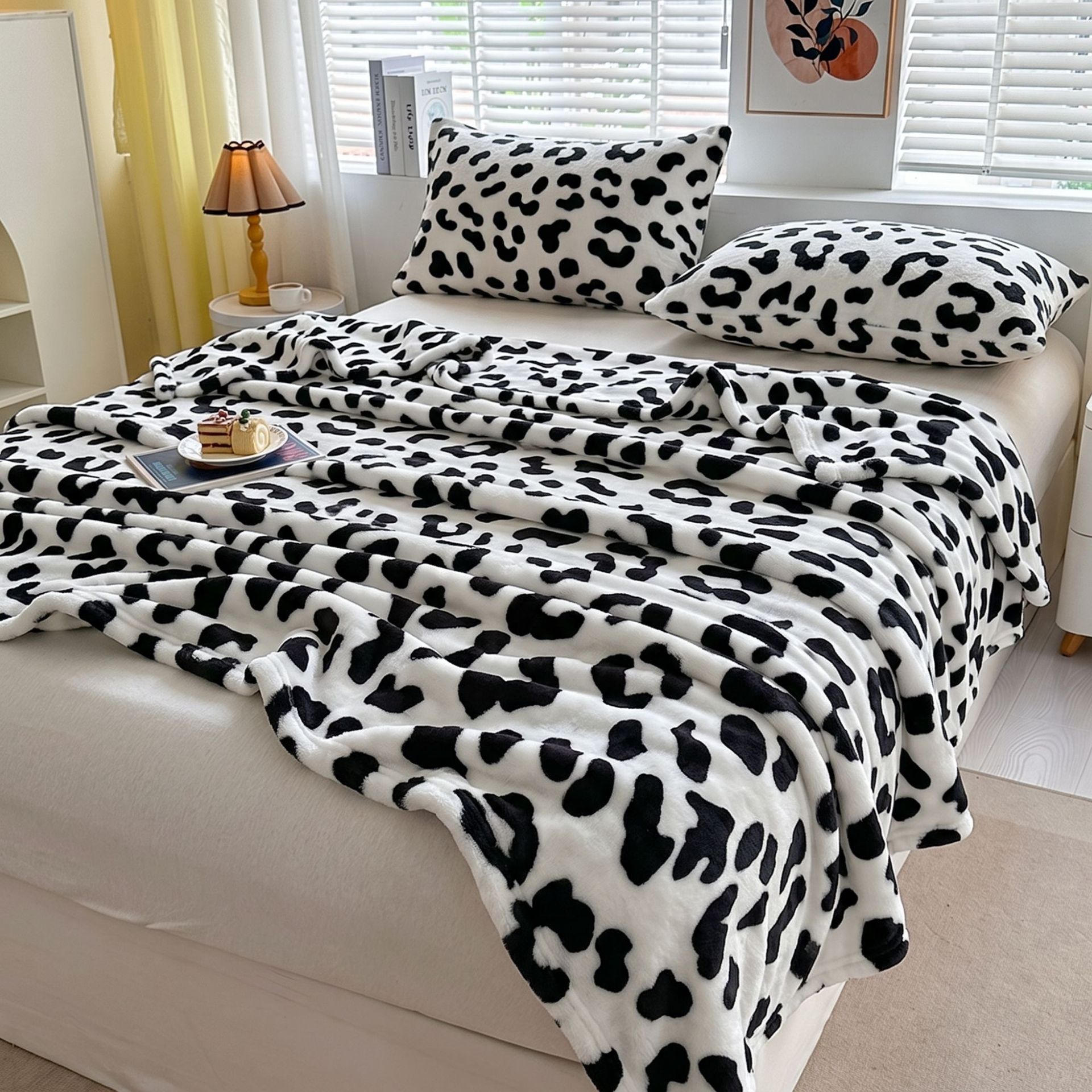 Double-sided Flannel Leopard-print Blanket photo 6