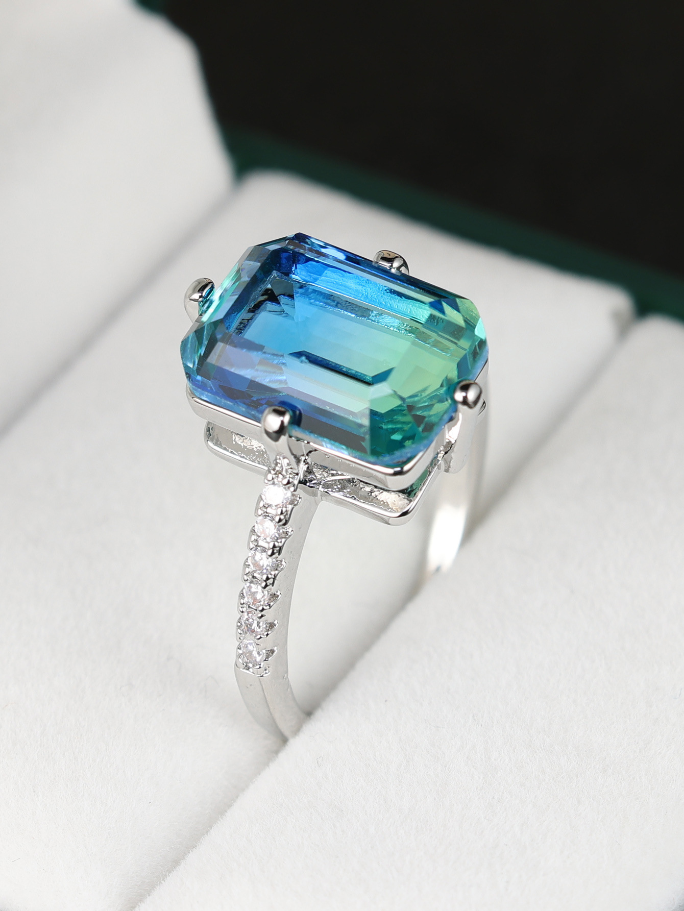 Womens Luxurious Blue Rectangular Ring photo 5