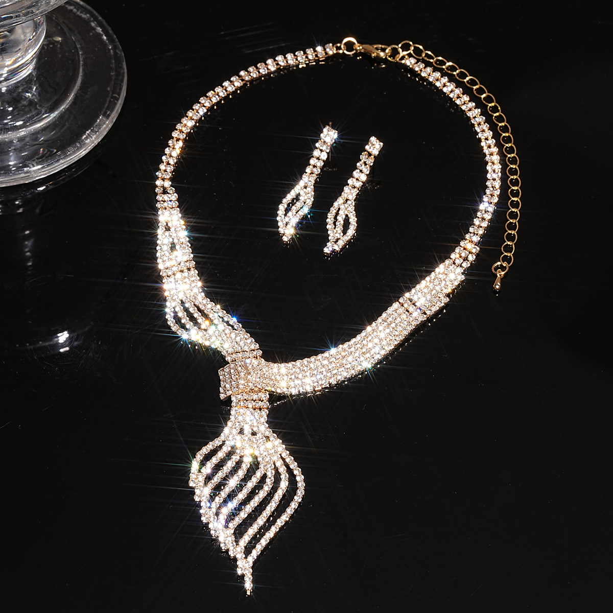 High-grade Clavicle Chain Fashion Grandeur Personality Jewelry Suit photo 3