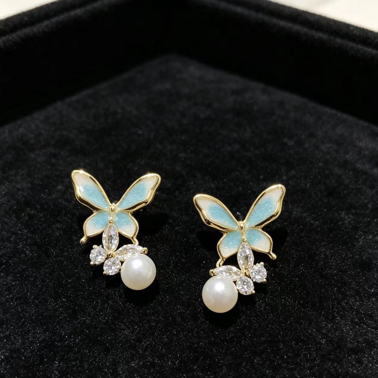 Dripping-oil Pearl Butterfly Elegant High-end Silver Needle Earrings photo 1