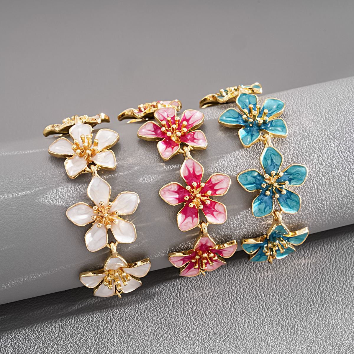 Metal Drip-oil Flower Mosaic Bracelet For Women photo 5