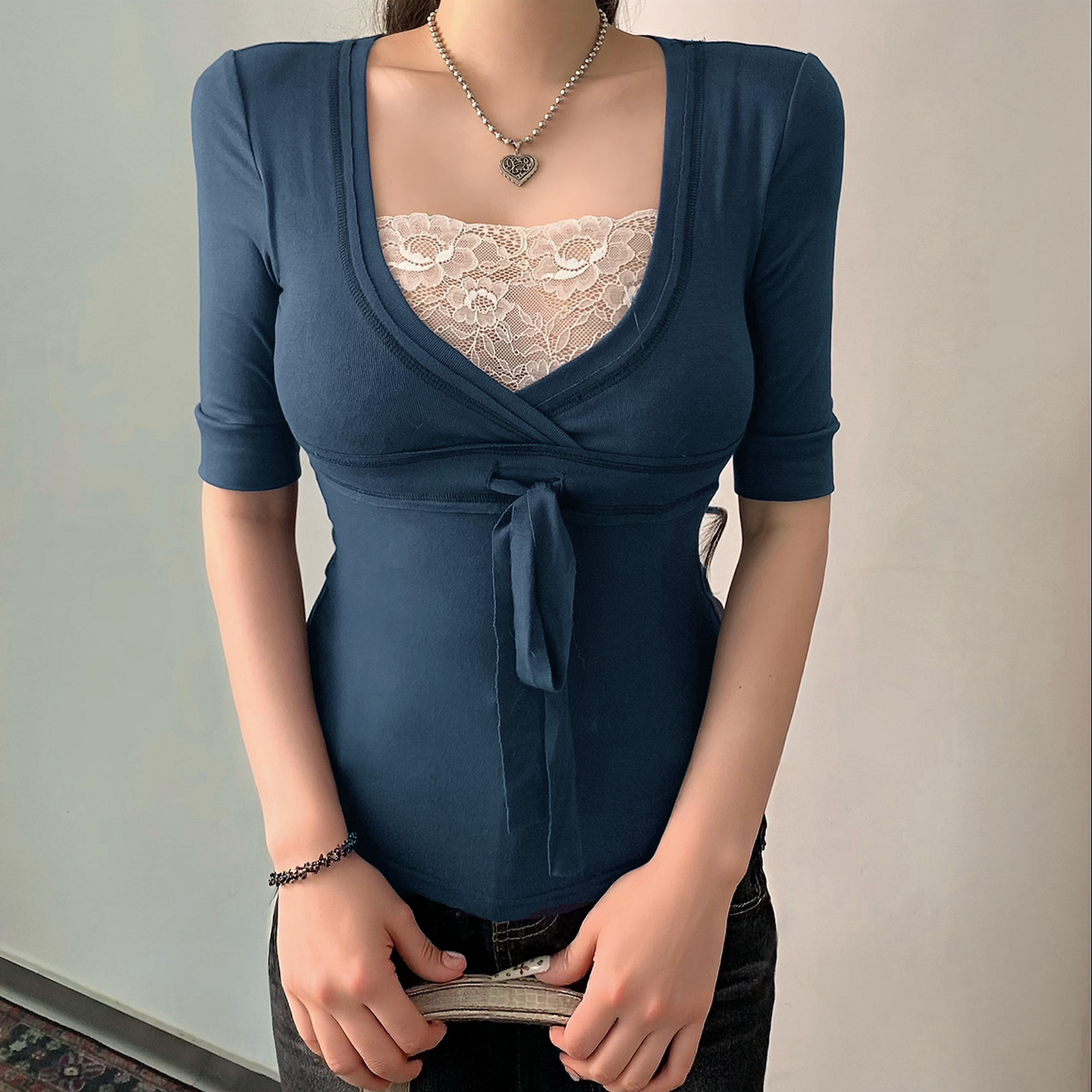 Retro Lace-matched Faux Two-piece Contrast-color Short-sleeved Top photo 3