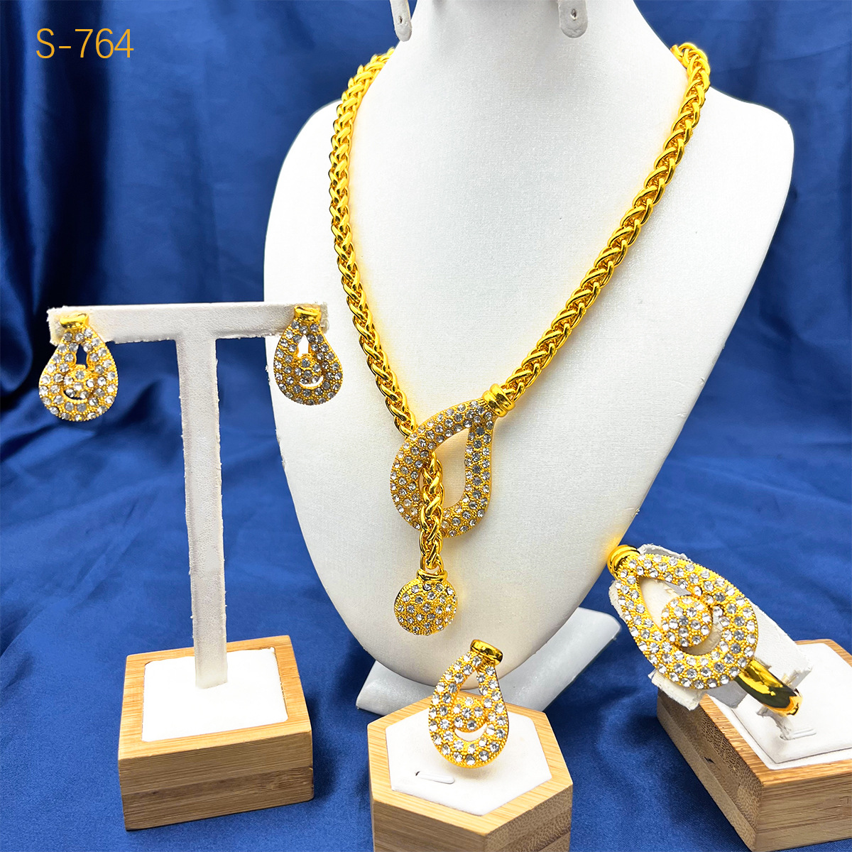Best-selling Dubai Bride 24k Gold-plated Necklace Bracelet Earring Ring Four-piece Set photo 3