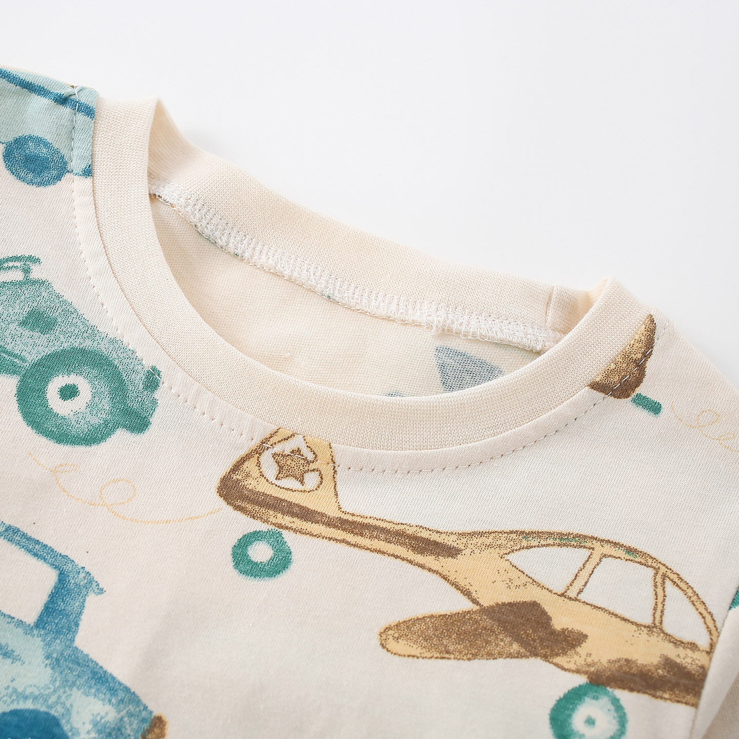Lightweight Stylish And Versatile Top For Boys photo 2