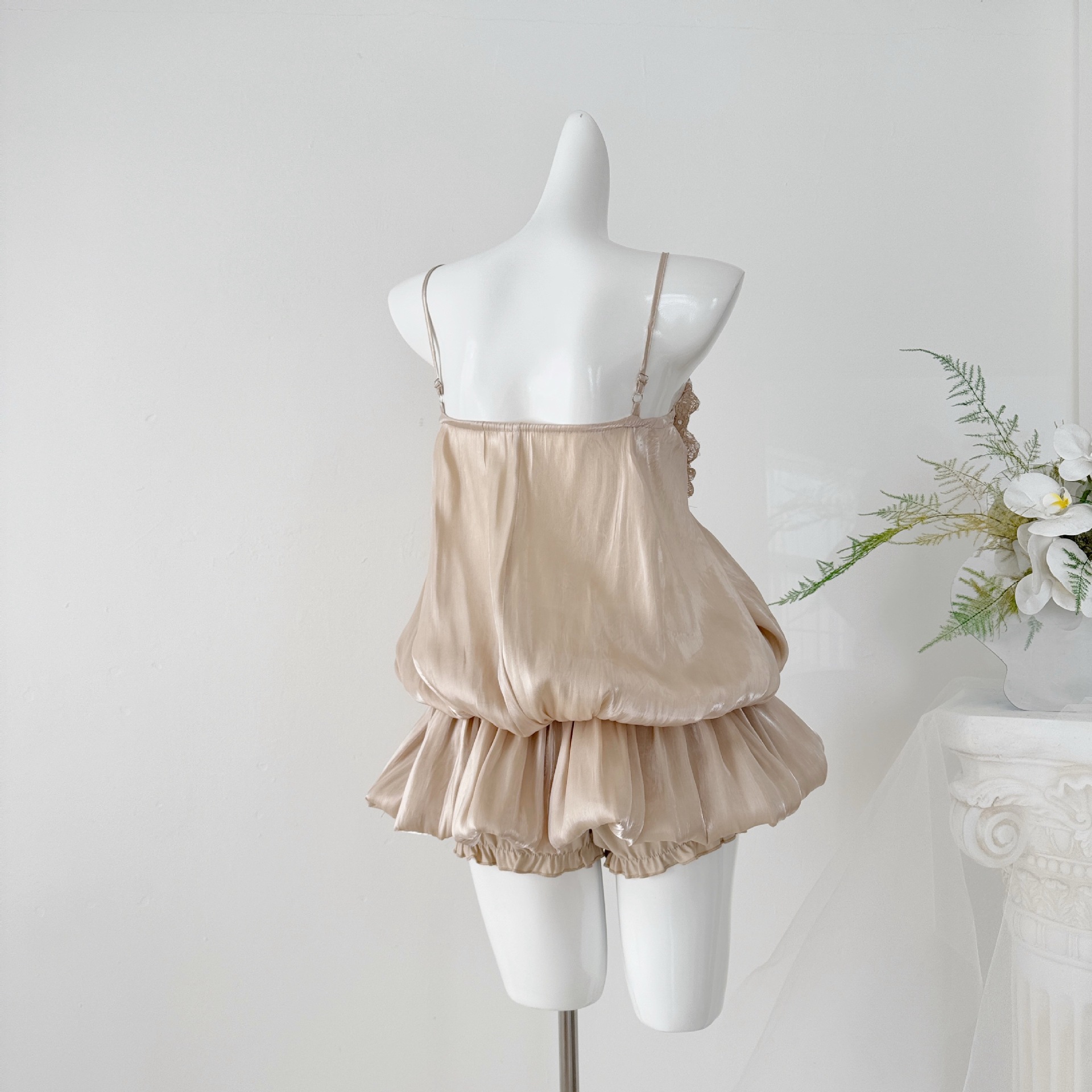 Elegant Strap Dress With A Bow Detail photo 4