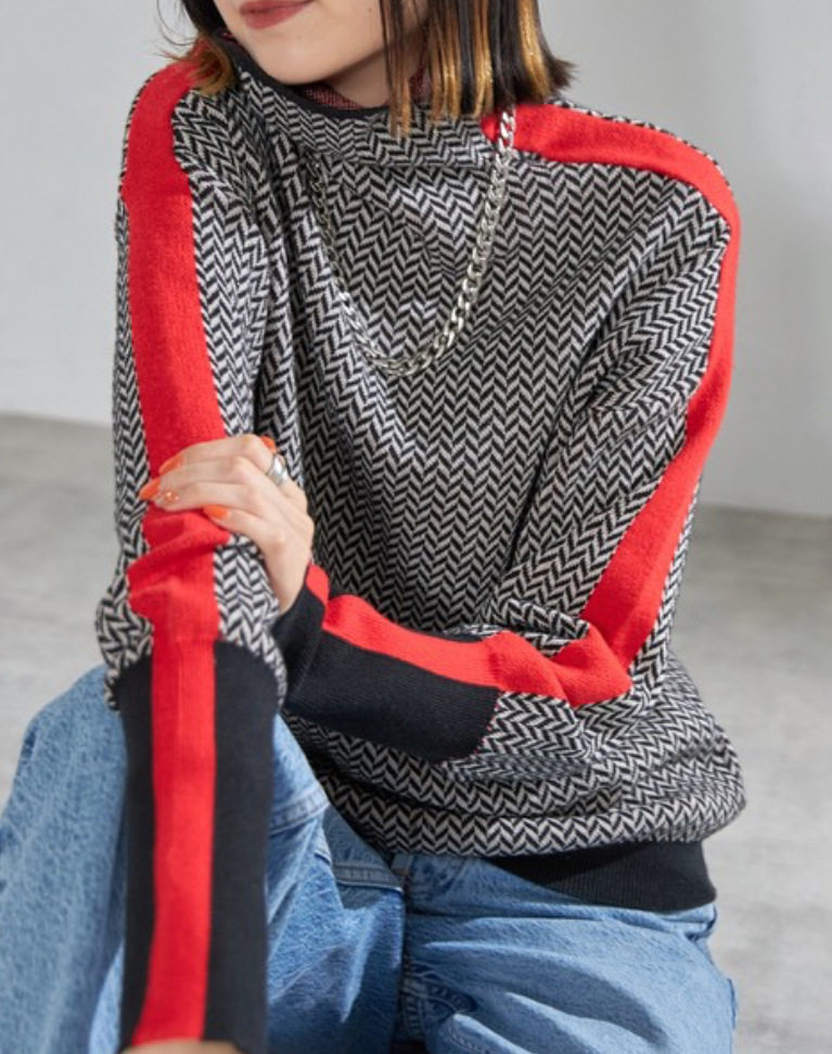 Retro-patterned Contrast-color Bottoming Shirt photo 6