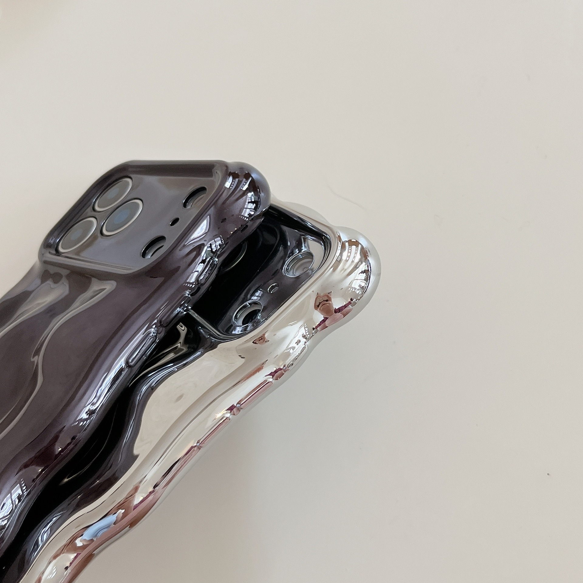 Personalized Electroplated Wave Phone Case photo 3