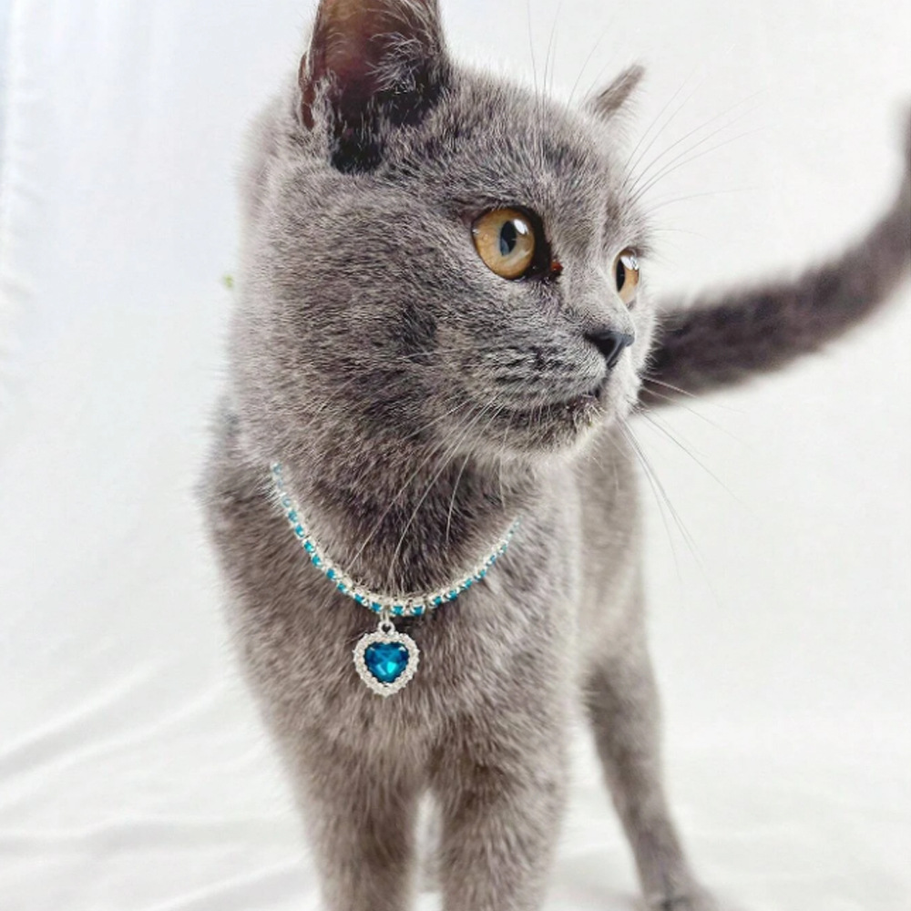 Love-shaped Pendant Rhinestone Pet Necklace photo 1