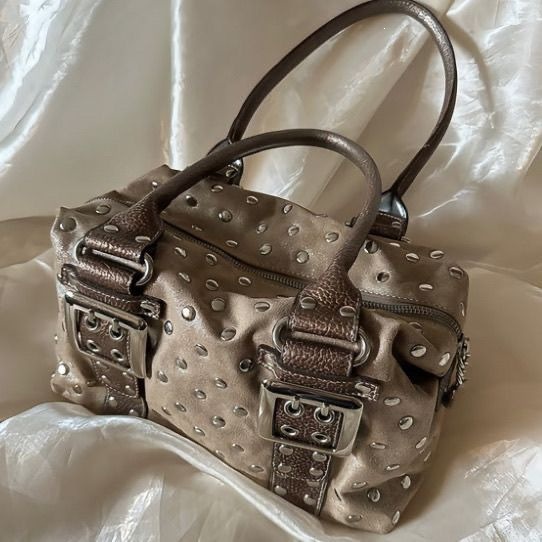 Korean-style Rivet Leather Polka-dot Retro Large-capacity Tote Underarm Bag photo 5