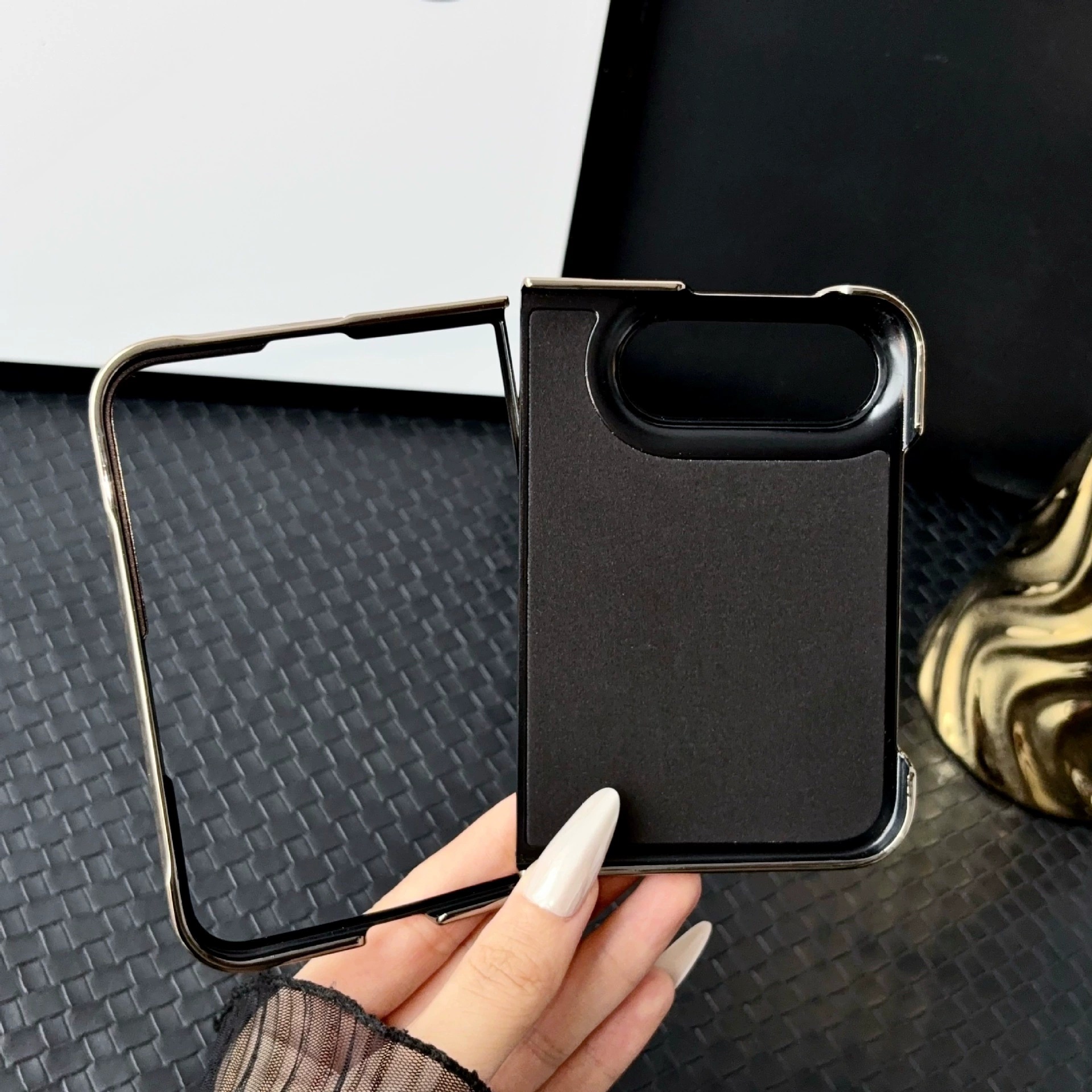Matte Glitter Magnetic Suction Foldable Drop-proof Phone Case photo 8