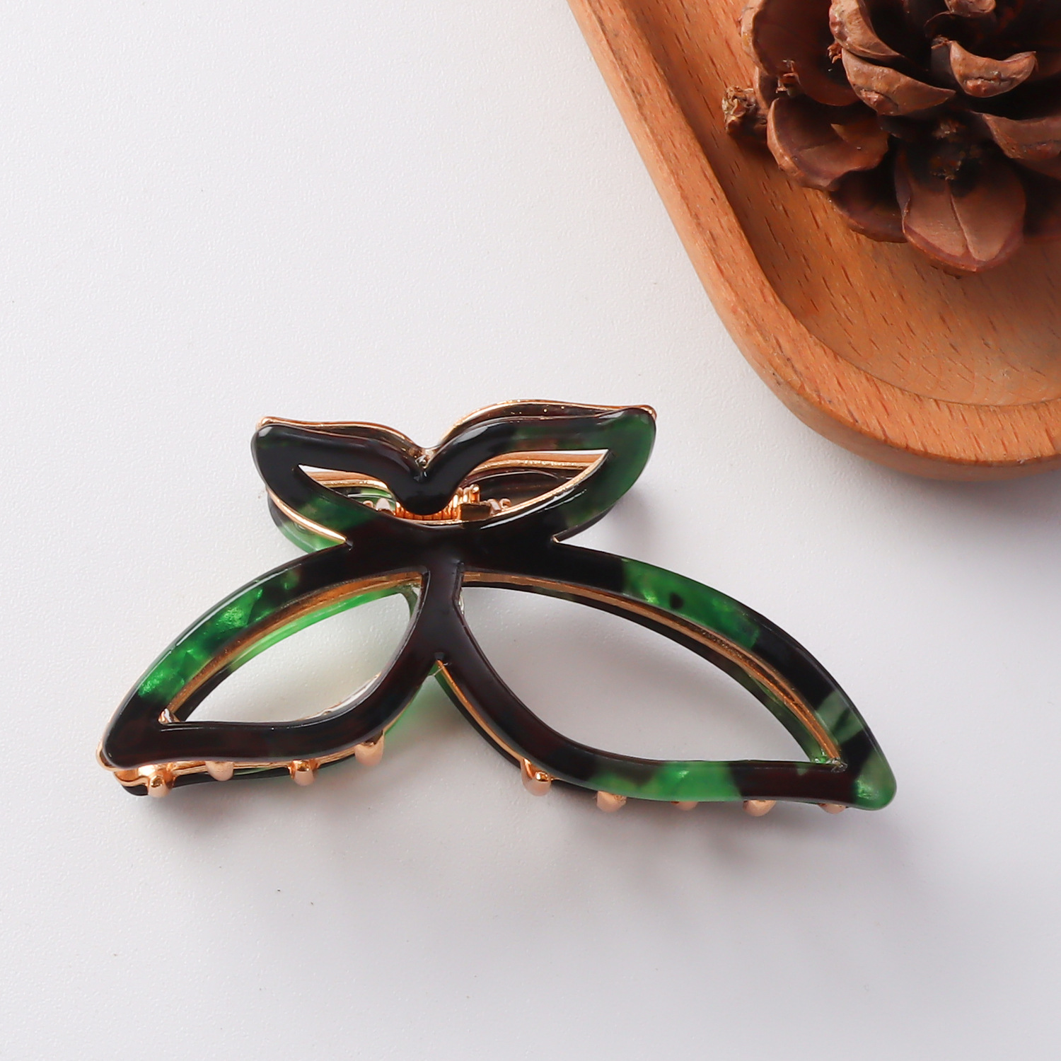 Elegant And Versatile Shark Clip Hairpin photo 4