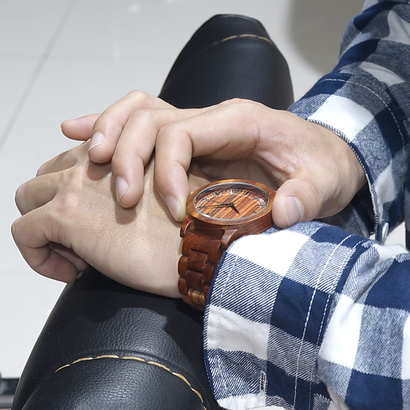 Wooden Pointer Style Quartz Watch photo 3