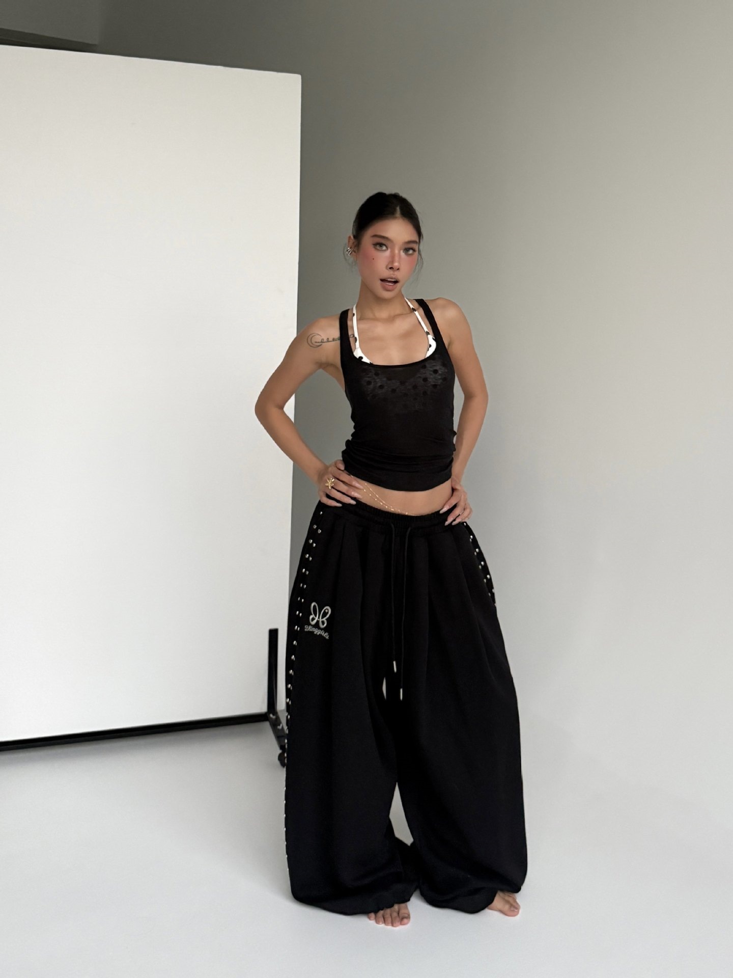 American-style Studded Embroidery Sweatpants photo 5
