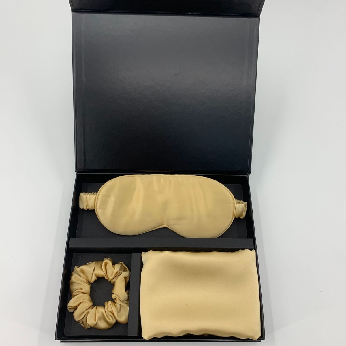 Gift Zippered Pillowcase Eye Mask And Silk Hair Tie Set photo 3