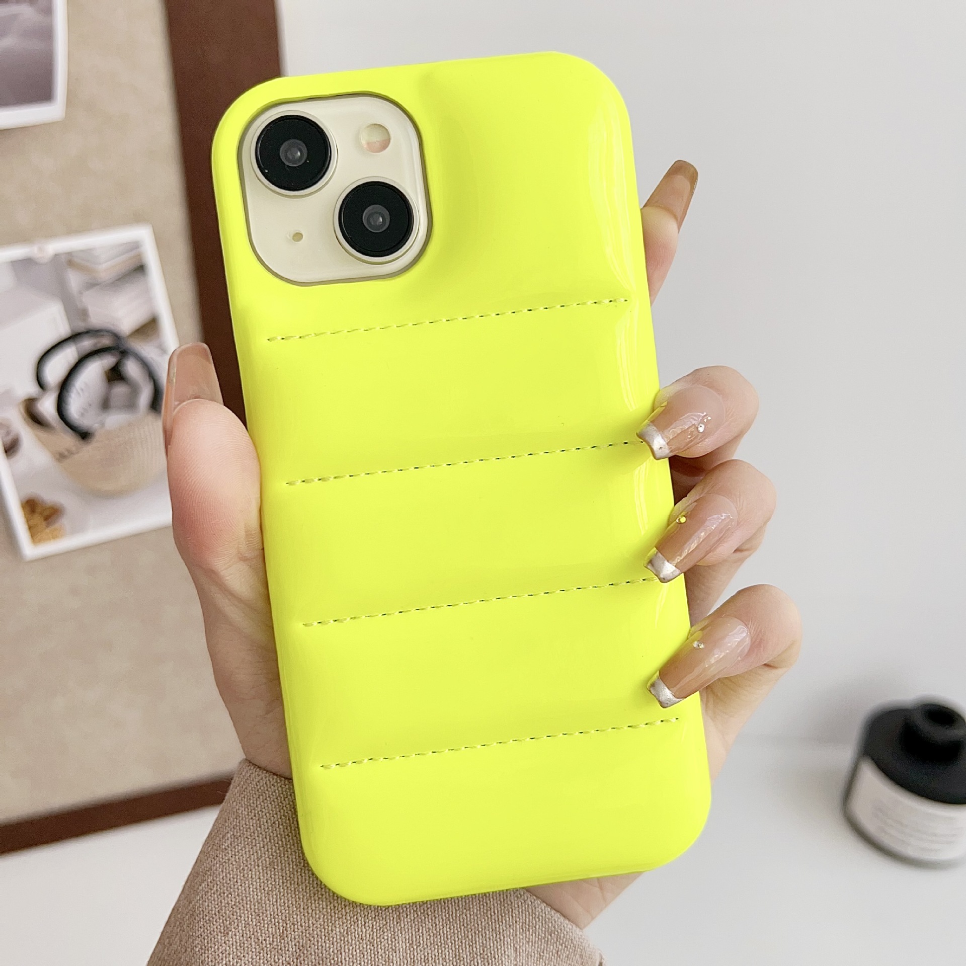 Applicable 17pm Aurora Down Jacket Glossy High-End Laser Phone Case photo 5