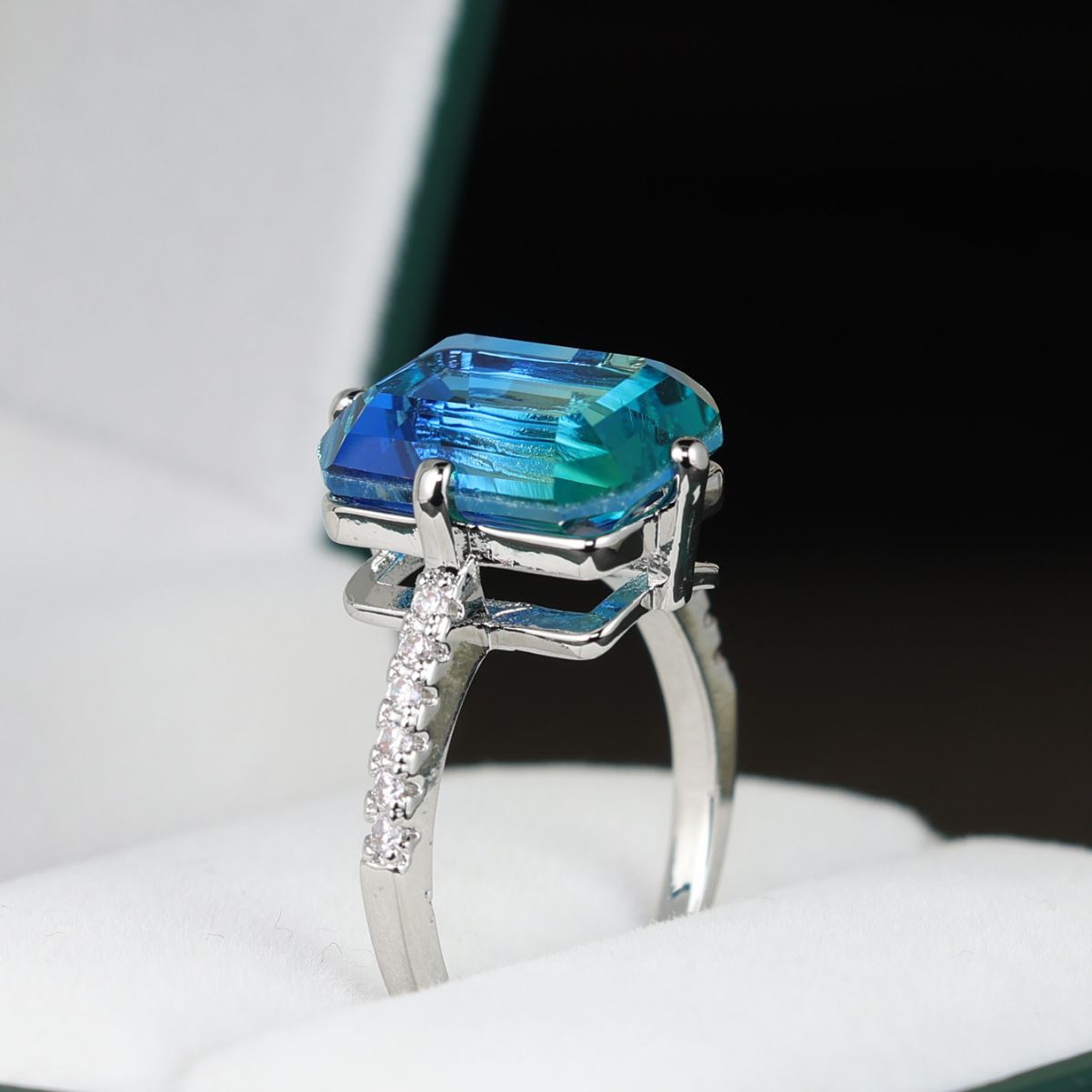 Womens Luxurious Blue Rectangular Ring photo 3