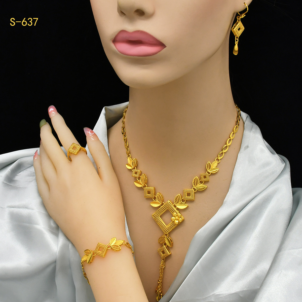 24K Gold Plated Arabic Women's Bridal Jewelry Suit photo 1
