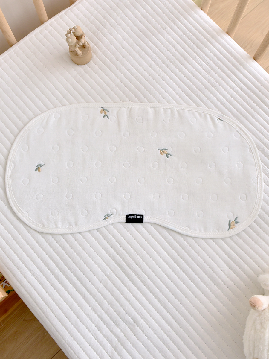 Cartoon Embroidered Gauze Bib Spit Proof Pad Four Season Style photo 6