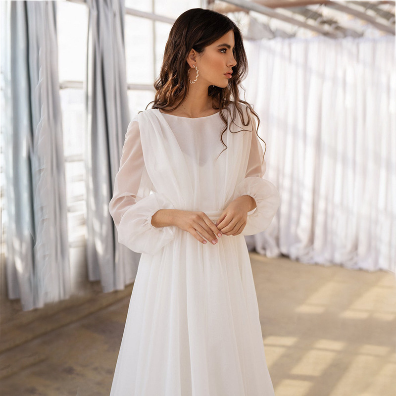 French-style Round-neck Long-sleeved Lightweight Wedding Dress With A Fitted Waist photo 5