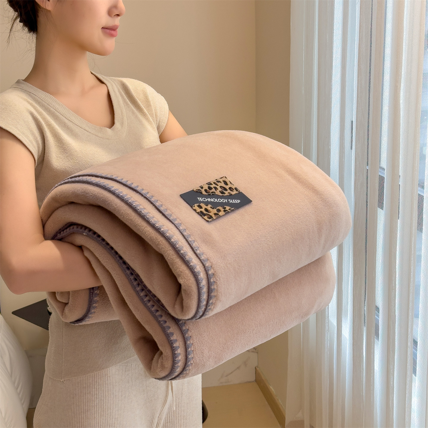 Cashmere-like Thickened Coral Fleece Blanket photo 2